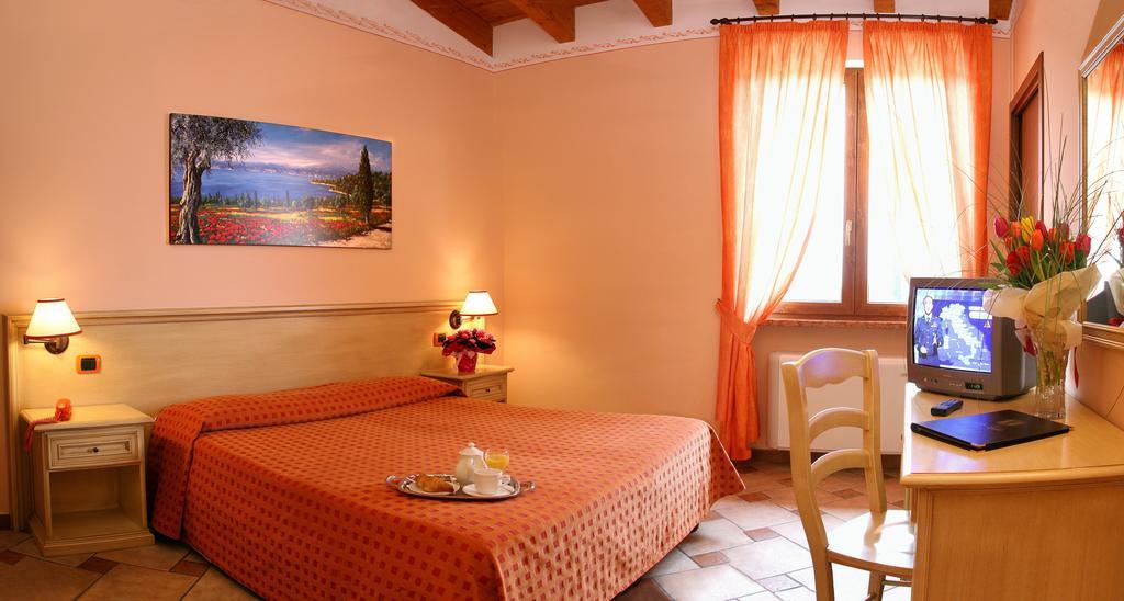 Bed and Breakfast La Zerla Бардолино Номер фото